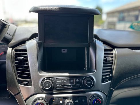 Used 2017 Chevrolet Suburban LT RWD image 18