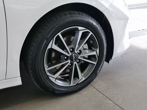 Used 2022 Kia Forte LXS image 8