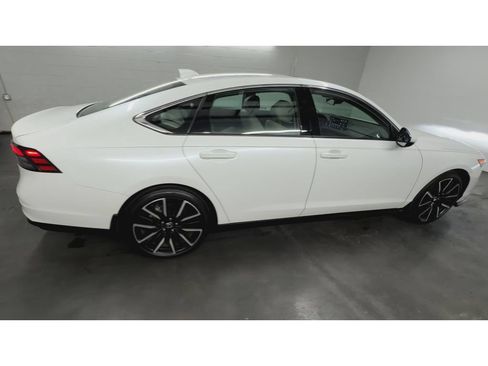 Used 2024 Honda Accord Touring image 9