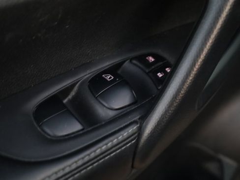 Used 2021 Nissan Rogue Sport SV image 12