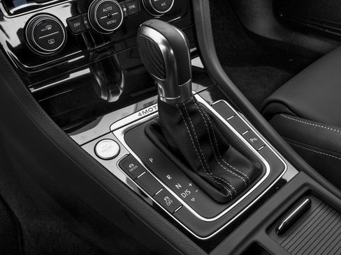 Used 2016 Volkswagen Golf R 4-Door image 10