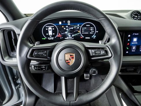 Used 2026 Porsche Cayenne S image 9