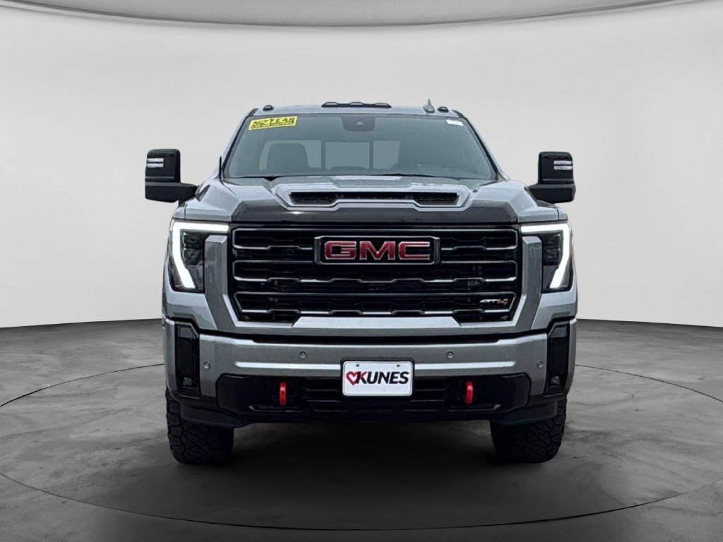 Used 2025 GMC Sierra 3500 AT4 w/ AT4 Premium Plus Package AWD/4WD image 2