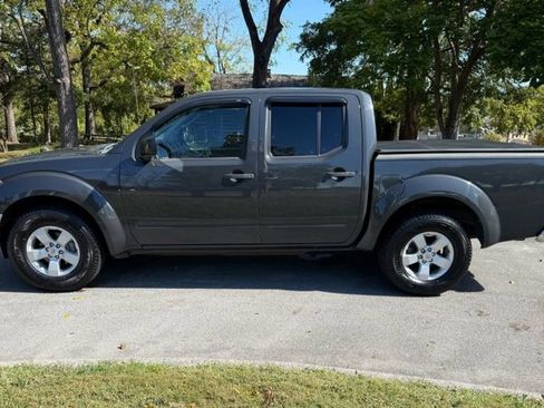 Used 2011 Nissan Frontier SV image 10
