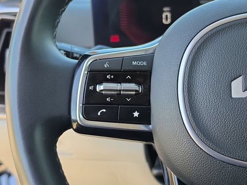 Certified 2025 Kia Sorento S FWD image 20
