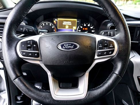 Used 2023 Ford Explorer XLT w/ Equipment Group 202A AWD/4WD image 17