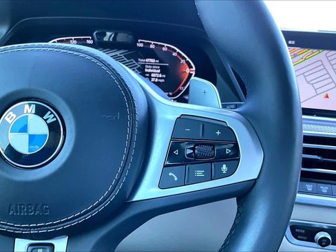 Used 2022 BMW X5 sDrive40i w/ M Sport Package RWD image 22