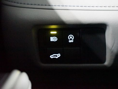 Used 2023 Toyota Highlander XLE image 24