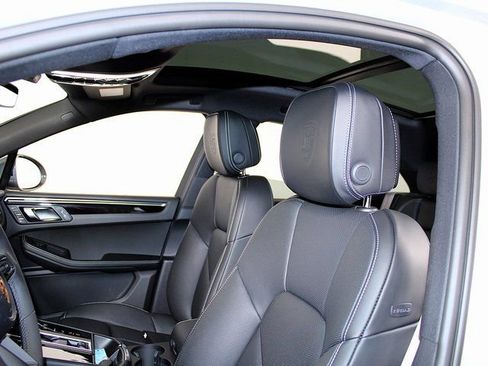 New 2026 Porsche Macan Turbo image 20