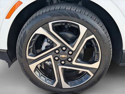 New 2026 Chevrolet Equinox EV LT image 9