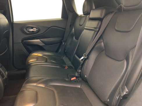Used 2019 Jeep Cherokee Limited FWD image 18