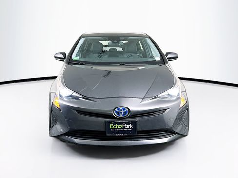 Used 2017 Toyota Prius Four FWD image 2