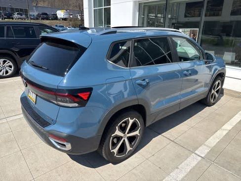 Certified 2025 Volkswagen Taos SEL image 6