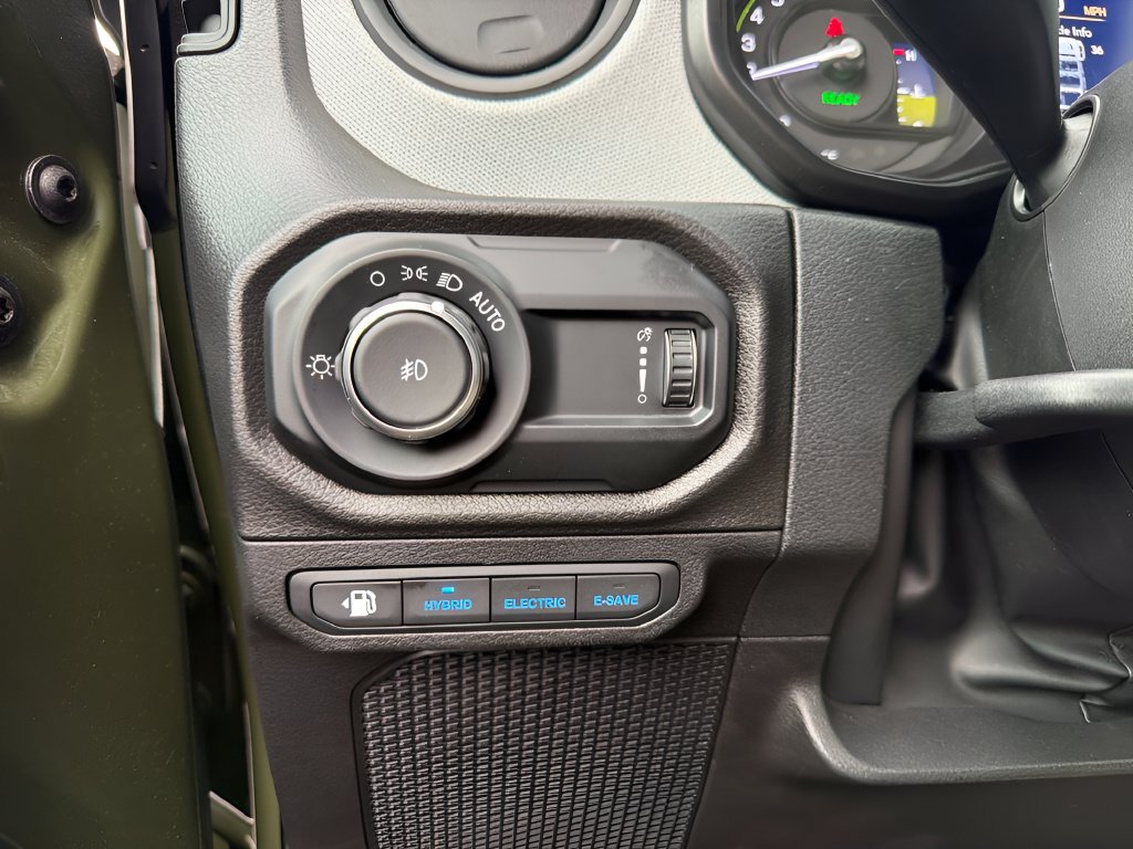 Used 2024 Jeep Wrangler Unlimited w/ Convenience Group AWD/4WD image 15