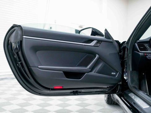 Used 2020 Porsche 911 Carrera 4S AWD/4WD image 34