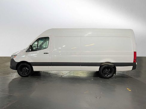 Used 2024 Mercedes-Benz Sprinter 2500 image 6