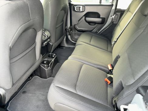 Used 2018 Jeep Wrangler Unlimited Sport S image 9