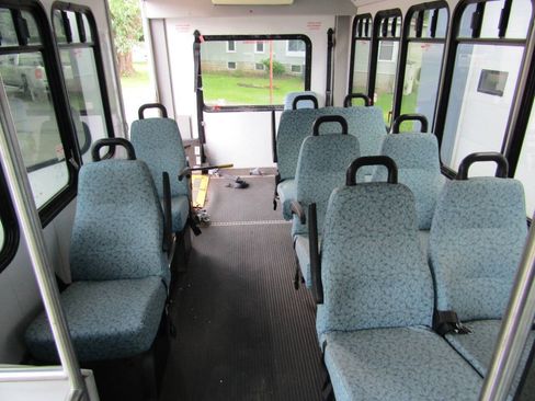 Used 2009 Ford E-350 and Econoline 350 Super Duty RWD image 5