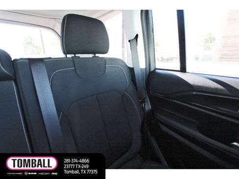 Used 2023 Jeep Grand Cherokee Laredo AWD/4WD image 12