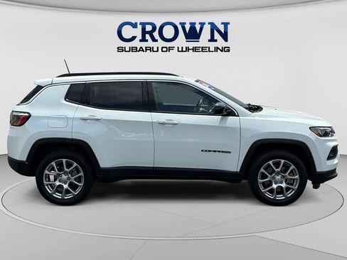 Used 2024 Jeep Compass Latitude AWD/4WD image 2