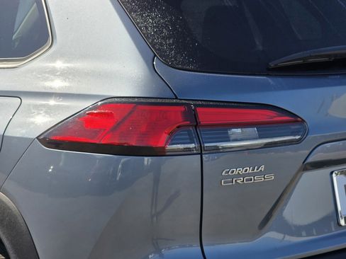 Used 2023 Toyota Corolla Cross XLE image 9