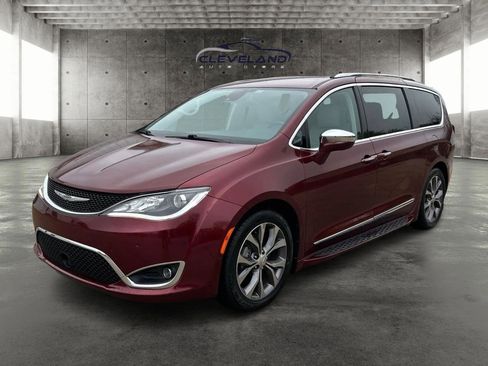 Used 2017 Chrysler Pacifica Limited FWD image 8