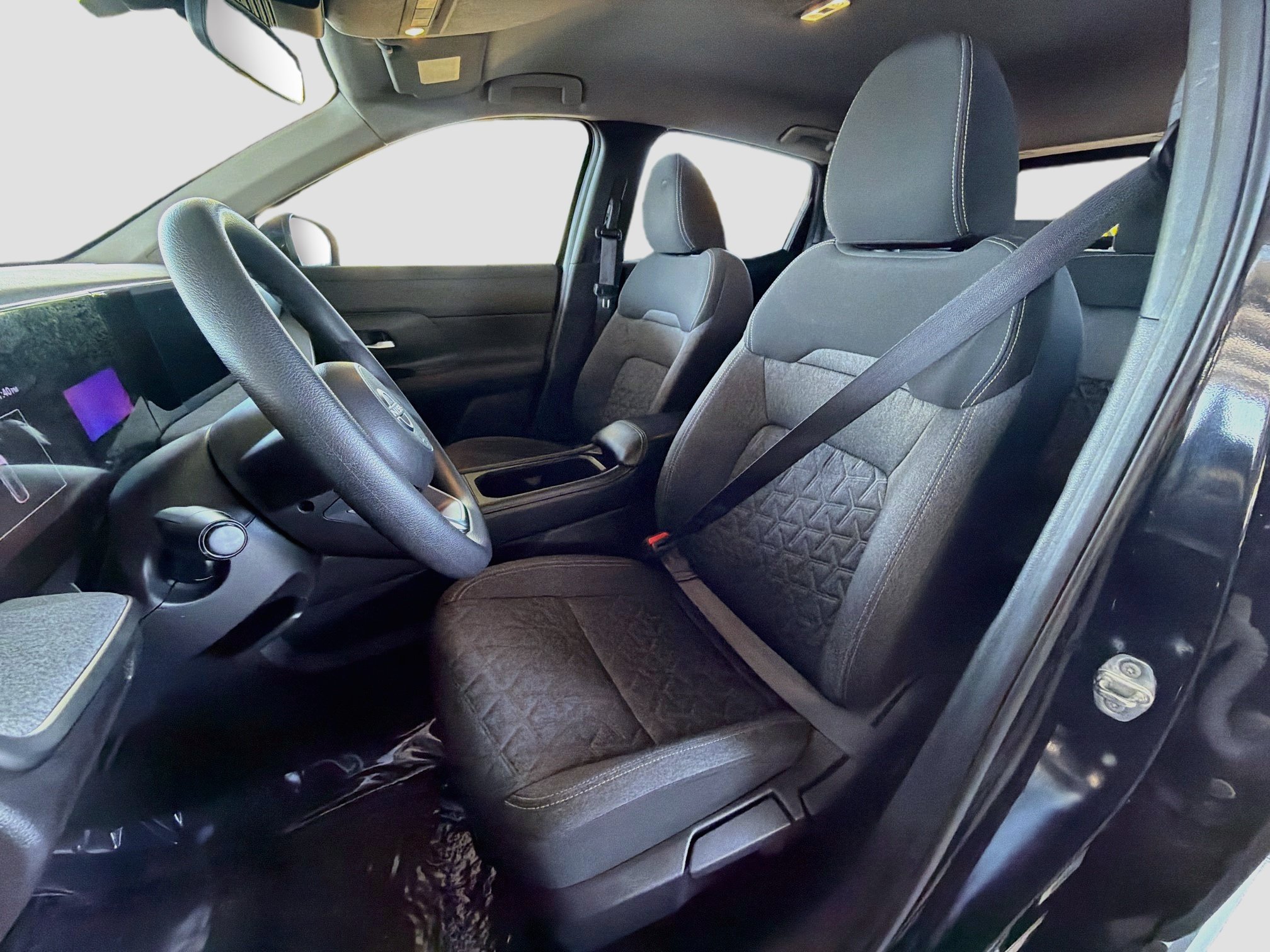 Used 2025 Nissan Kicks SV AWD/4WD image 13