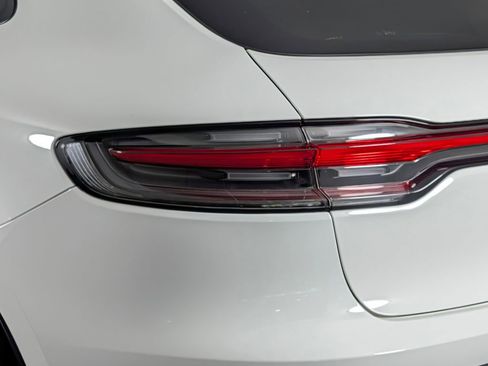 Certified 2023 Porsche Macan AWD/4WD image 16