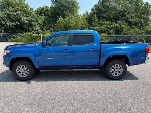 Used 2018 Toyota Tacoma SR5 RWD image 8