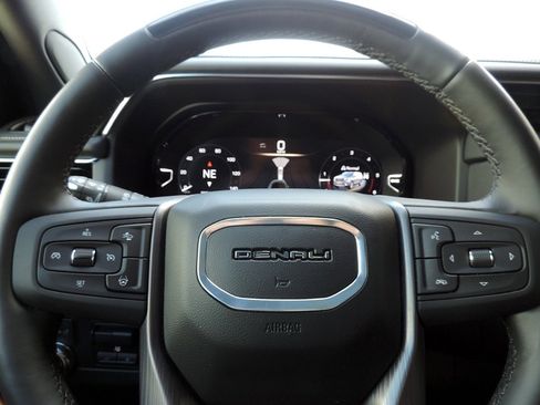 Certified 2024 GMC Yukon Denali Ultimate AWD/4WD image 32