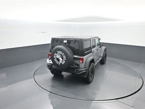 Used 2017 Jeep Wrangler Unlimited Rubicon w/ Connectivity Group image 24