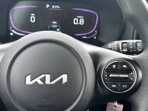Used 2025 Kia Soul LX w/ LX Technology Package FWD image 25