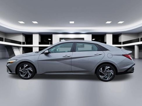 Used 2024 Hyundai Elantra Limited image 3