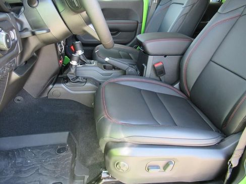 New 2025 Jeep Wrangler Unlimited Rubicon w/ Technology Group image 16