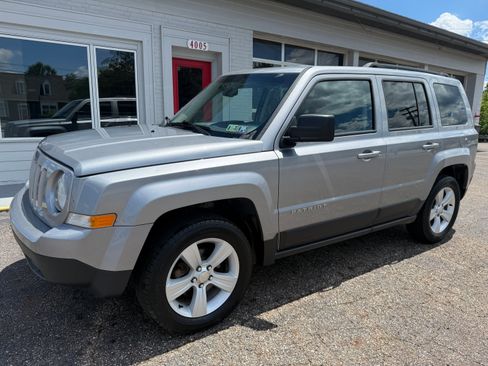 Used 2017 Jeep Patriot Latitude AWD/4WD image 1