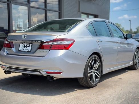 Used 2017 Honda Accord Sport image 2