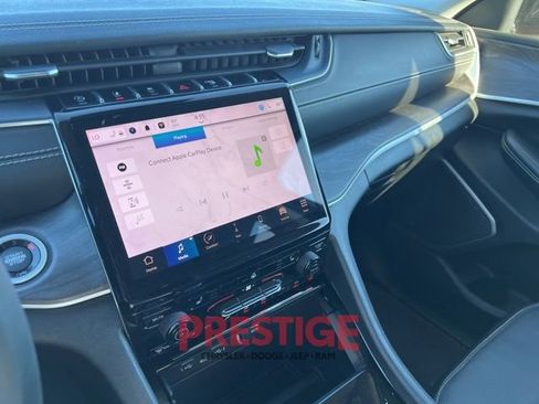 Used 2023 Jeep Grand Cherokee Limited w/ Black Appearance Package image 36