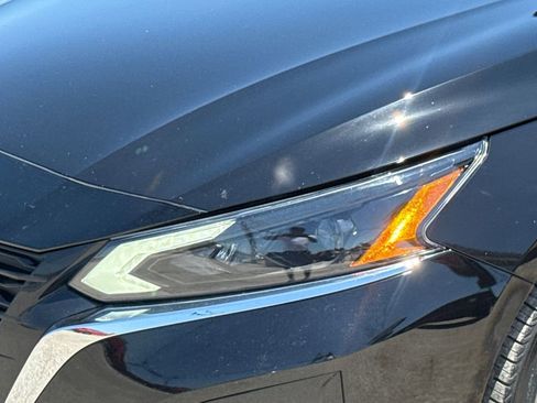 Used 2023 Nissan Altima 2.5 SV w/ SV Premium Package FWD image 4
