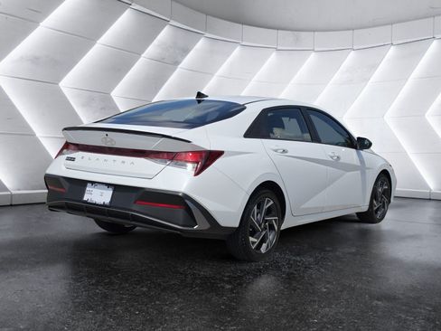 Used 2025 Hyundai Elantra Sport FWD image 3