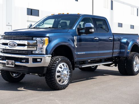 Used 2017 Ford F350 Lariat w/ Chrome Package image 13