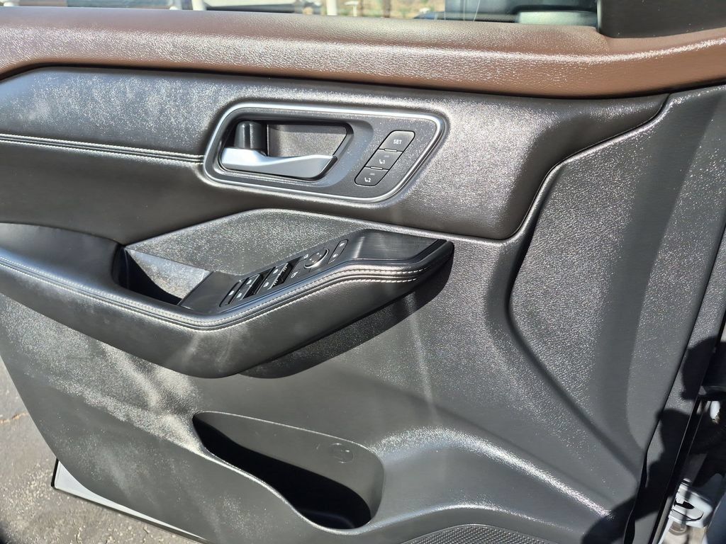Used 2021 Nissan Rogue Platinum FWD image 25