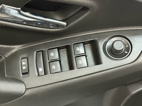 Used 2020 Chevrolet Trax LT w/ LT Convenience Package image 17