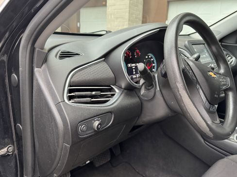 Used 2018 Chevrolet Malibu LT image 16