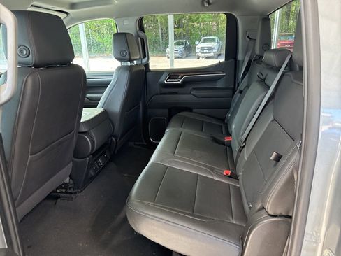Used 2025 GMC Sierra 1500 SLT image 9