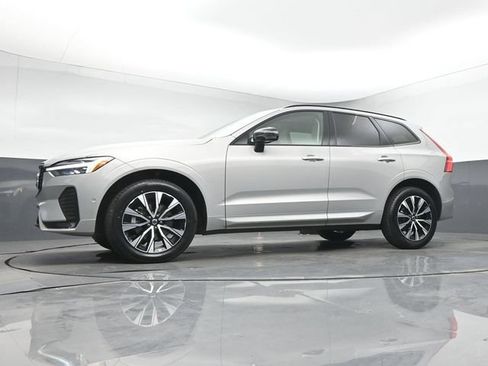 Used 2024 Volvo XC60 B5 Plus AWD/4WD image 38