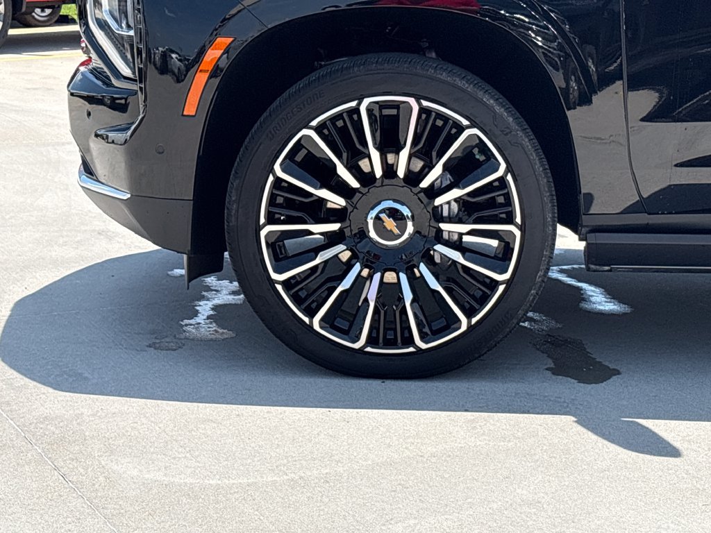 Used 2026 Chevrolet Suburban High Country AWD/4WD image 15