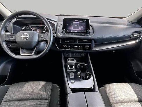 Certified 2025 Nissan Rogue SV FWD image 15