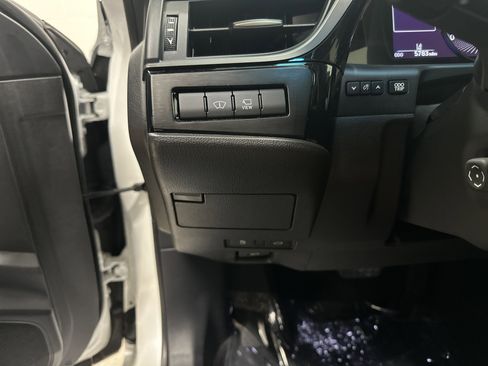 Used 2025 Lexus ES 350 Luxury w/ Accessory Package (Z1) image 37
