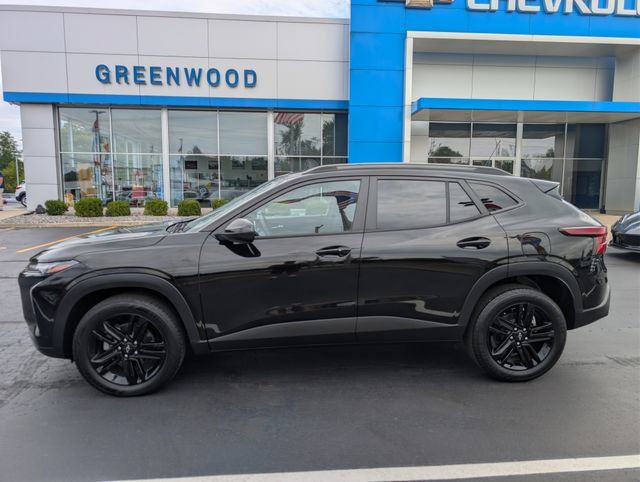 Used 2025 Chevrolet Trax ACTIV w/ Driver Confidence Package FWD image 2