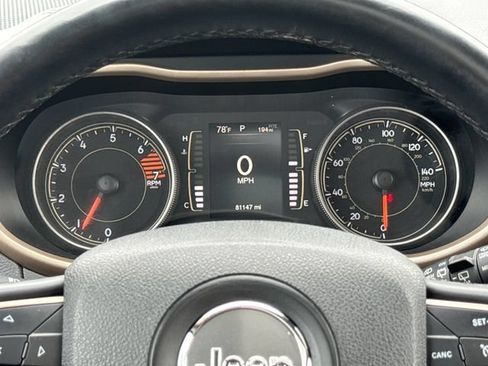 Used 2017 Jeep Cherokee Latitude w/ Comfort/Convenience Group FWD image 13
